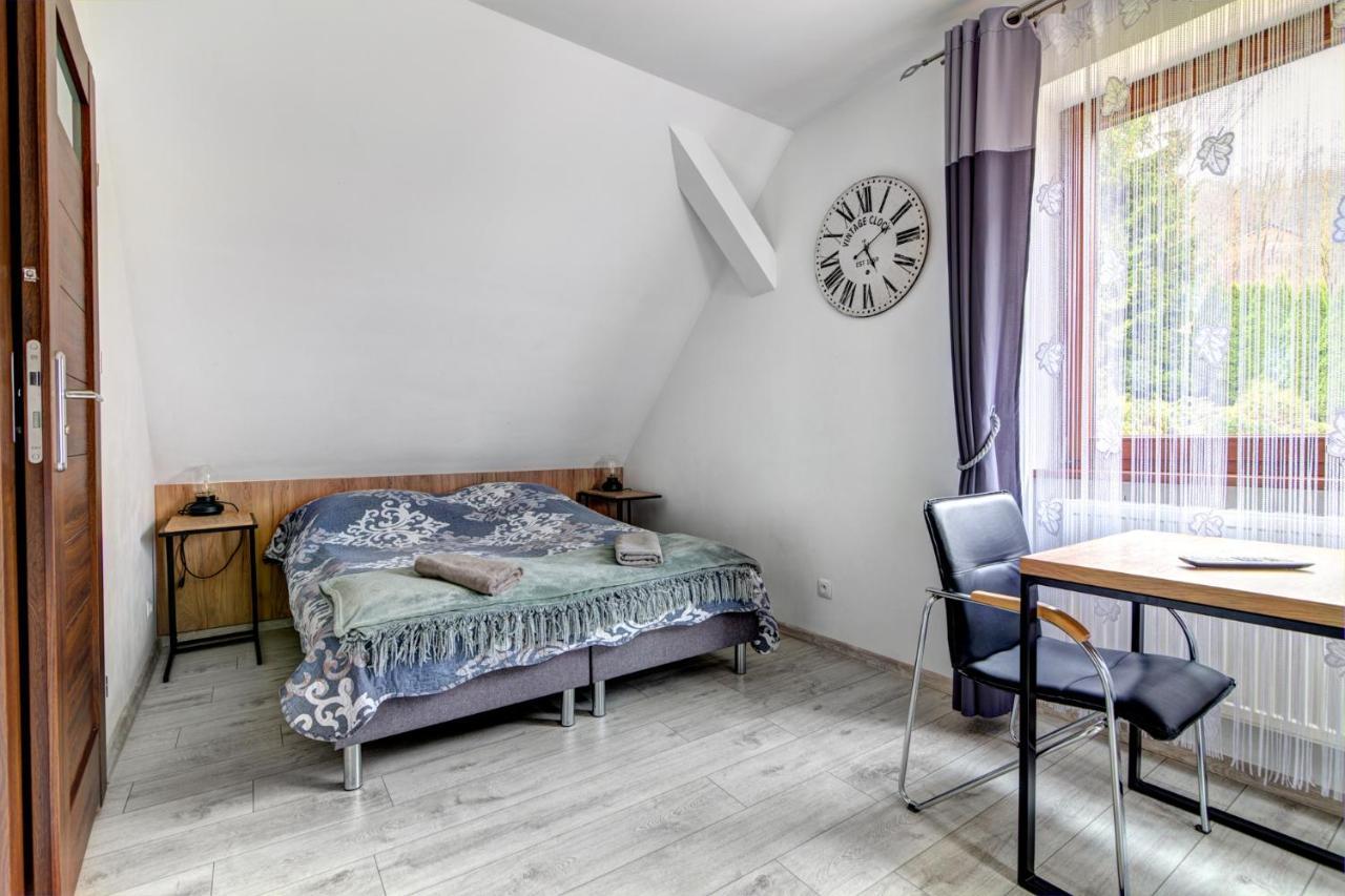 Willa Pod Zegarem - W Cenie Parking, Szybkie Wifi, Duzy Ogrod, Wiata Grilowa! Krynica-Zdrój Quarto foto